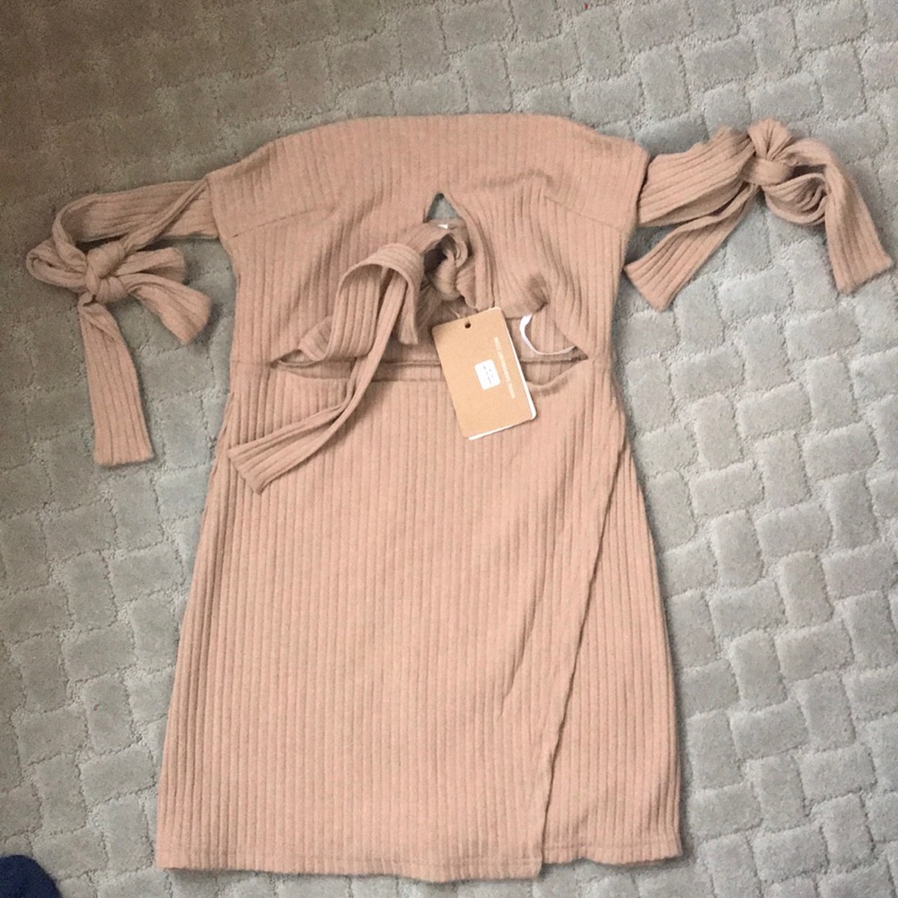 GORGEOUS BEACH SABO SKIRT DRESS